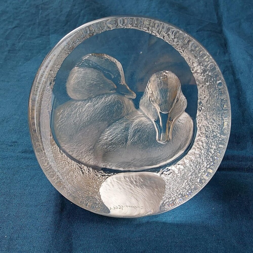Mats Jonasson clear crystal art glass paperweight two ducklings great condition
